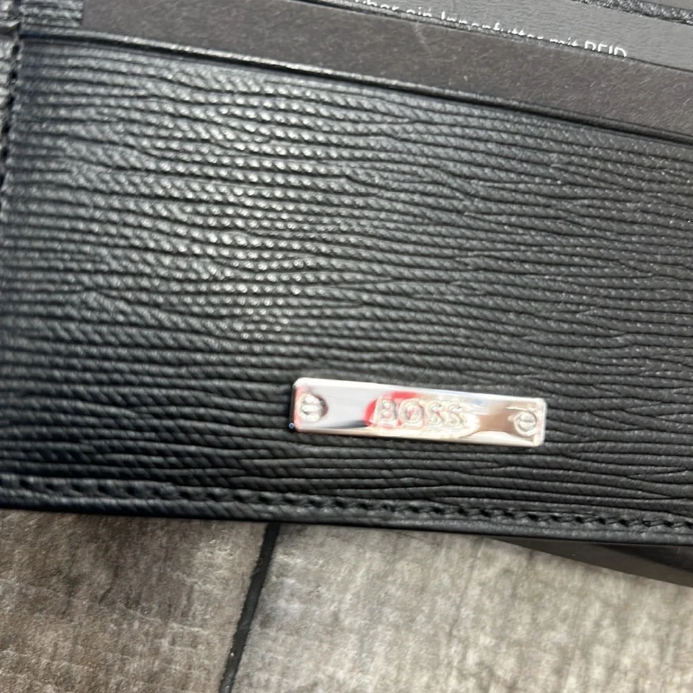 100% Authentic Hugo Boss GalleryA S Card Wallet - NWT